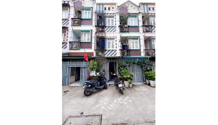Cực HIẾM bán nhà 3 tầng một đời chủ, HXH 7m đường TX22, giá chưa tới 2Tỷ