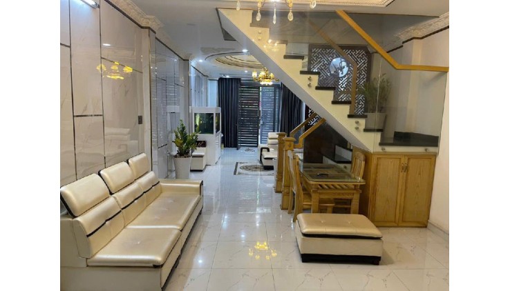 Măt tiền kinh doanh, xe ngủ trong nhà. Gần mặt tiền đường, giáp với đường Nguyễn Văn Linh