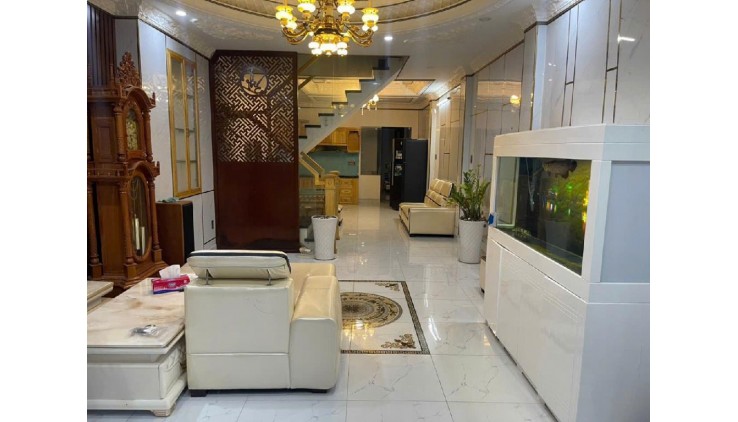 Măt tiền kinh doanh, xe ngủ trong nhà. Gần mặt tiền đường, giáp với đường Nguyễn Văn Linh
