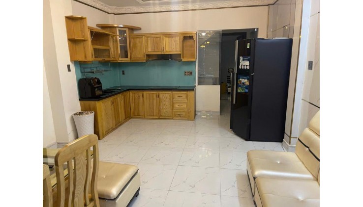 Măt tiền kinh doanh, xe ngủ trong nhà. Gần mặt tiền đường, giáp với đường Nguyễn Văn Linh
