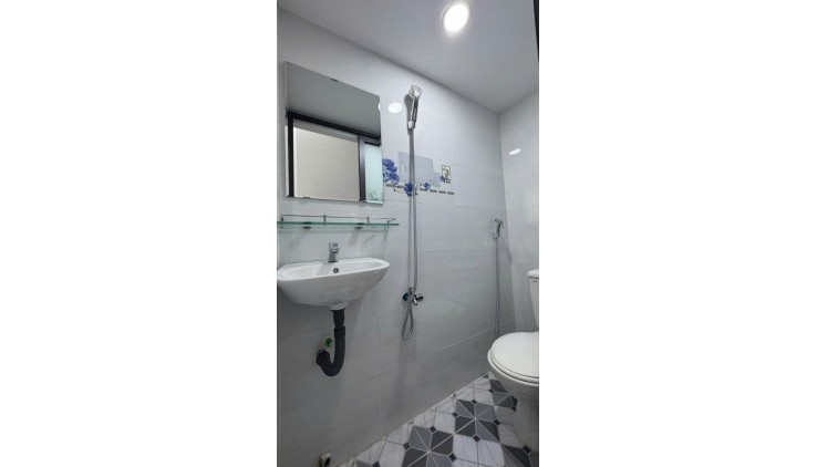 NHà cực hiếm Khuông Việt, 2 Tầng ,20m2, chỉ hơn 2 tỷ