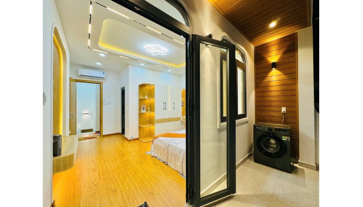 Chủ bán gấp! - Hẻm 4,5m, P11, BT - (3.7 x 10m) - KC: 4 tầng - Giá bán 6,5 tỷ thương lượng