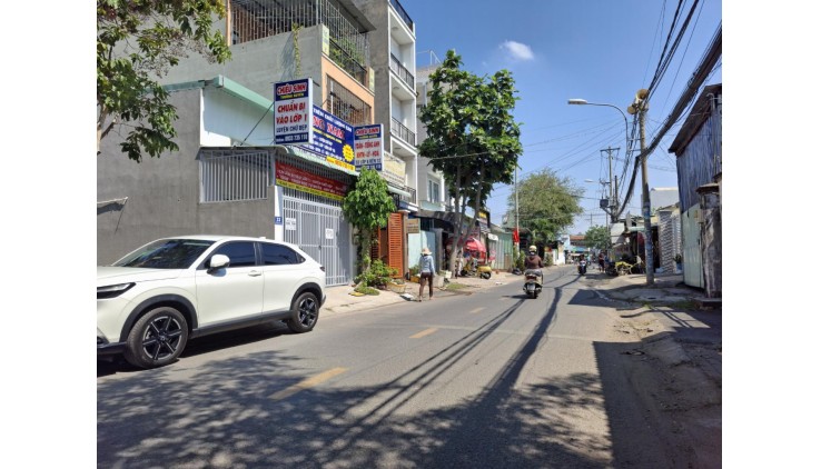 Bán nhà mặt phố Q.9, 77m², 4PN, 5WC, 4.5 tỷ, sổ đỏ