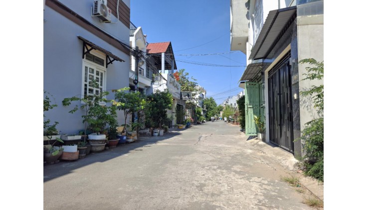 Bán nhà mặt phố Q.9, 77m², 4PN, 5WC, 4.5 tỷ, sổ đỏ