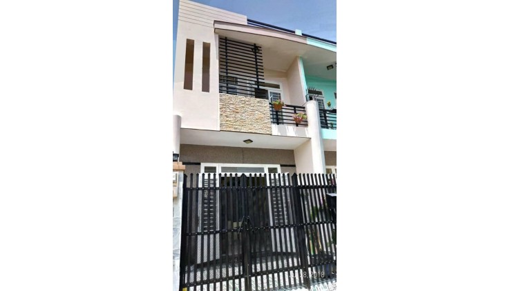 Bán nhà mặt phố Q.9, 77m², 4PN, 5WC, 4.5 tỷ, sổ đỏ