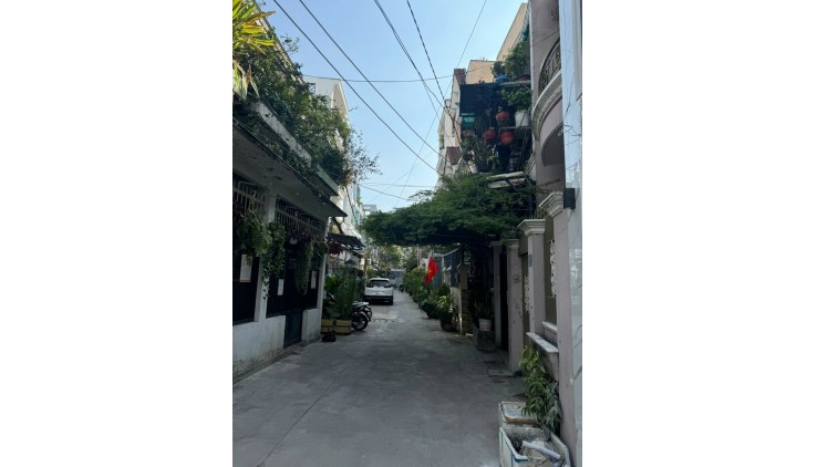 Chủ bán gấp! - Hẻm 4,5m, P11, BT - (3.7 x 10m) - KC: 4 tầng - Giá bán 6,5 tỷ thương lượng