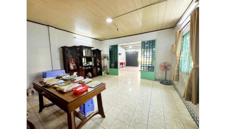 Bán nhà 240m², 3PN, 3WC, Q.9, 17.5 tỷ, sổ đỏ