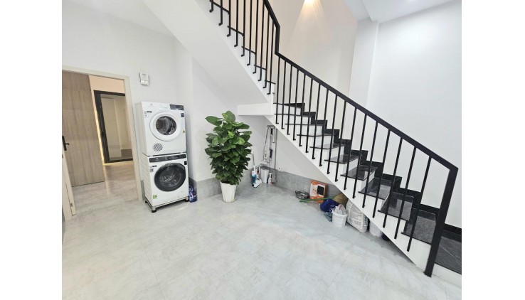 Bán nhà mặt phố Linh Trung, Thủ Đức, 57m2, 9.5 tỷ, 4 tầng, 5PN