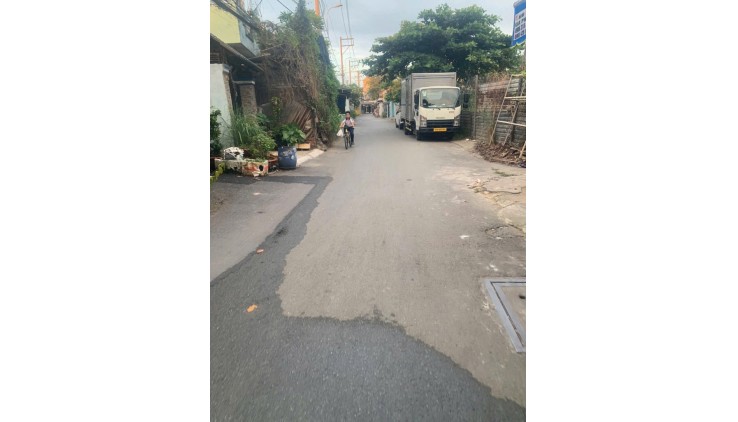 Bán nhà mặt phố Linh Xuân, Thủ Đức, 196m², 9 tỷ, sổ đỏ