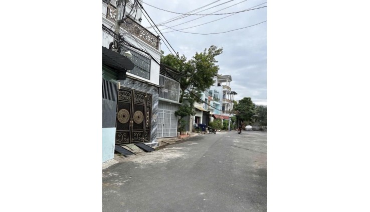 MẶT TIỀN ĐƯỜNG 10M THÔNG TRUNG MỸ TÂY QUẬN 12 - 70M2, NGANG 5.5M, NHÀ CẤP 4 CÒN MƠI Ở NGAY - VỊ TRÍ KINH DOANH.