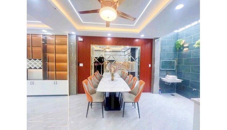 Siêu phẩm! 4 lầu, 5pn, 6wc, Full Nội Thất, đường 12m, gần uỷ ban Q12
