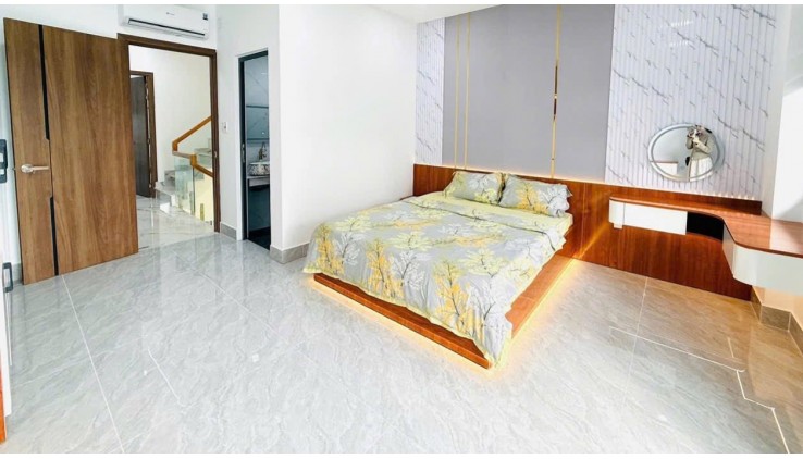 Siêu phẩm! 4 lầu, 5pn, 6wc, Full Nội Thất, đường 12m, gần uỷ ban Q12
