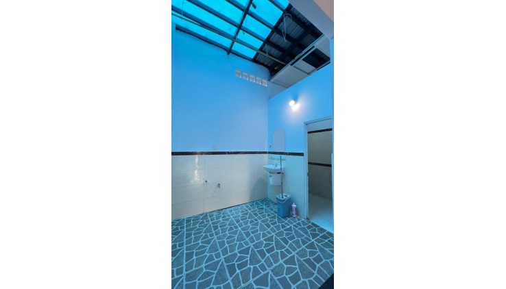 Nhà hẻm 6m, 4x16m, sẵn 2 máy lạnh, sạch đẹp, gần Uỷ Ban P, Chợ TX