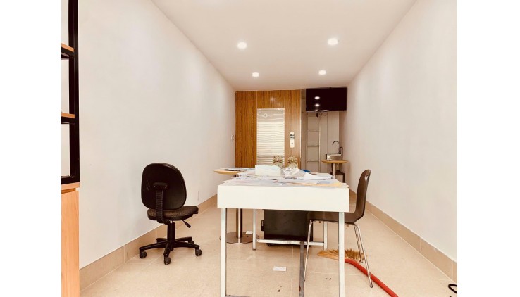 ** BÁN GẤP MẶT TIỀN KD SẦM UẤT BA THÁNG HAI Sát Ngã 5 Lê Đại Hành 5 Tầng , 8.6Tỷ