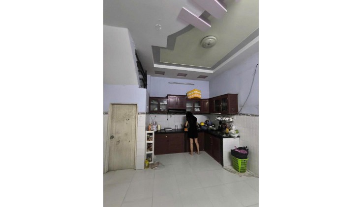 BÁN NHÀ 3 TẦNG 84m2 x 6m x HXH, NHỈNH 5 TỶ, KHU LÊ VĂN KHƯƠNG, Q.12