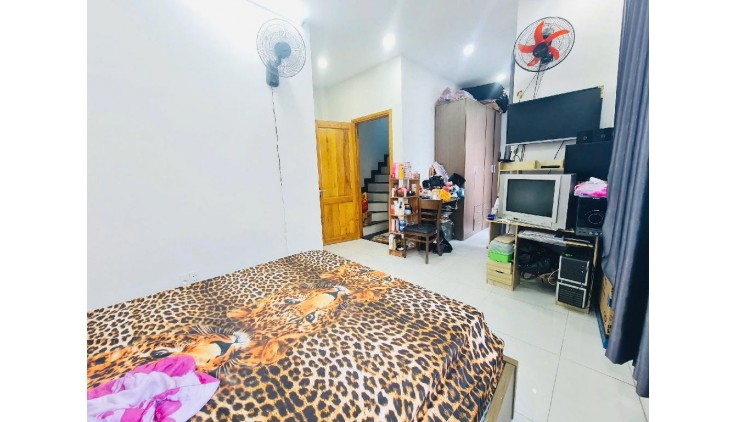 Cơ hội đầu tư cực ngon tại Phú Nhuận - 5.5 tỷ sở hữu nhà 4 tầng khang trang!