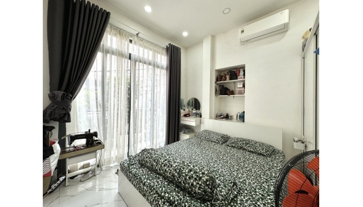 Nhà Bán Hẻm  214/ Lê Văn Sỹ 35m2 4  tầng btct ,  bề ngang 4m , 5PN  , 7 tỷ 5 ( TL )
