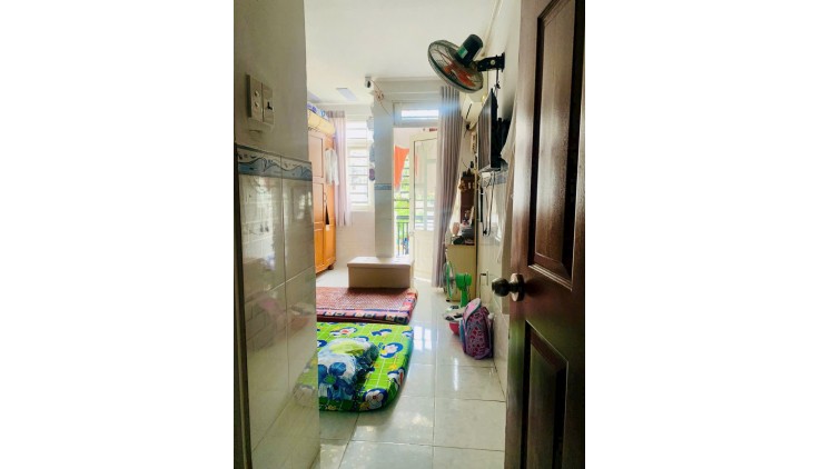 Cực HIẾM bán nhà 3 tầng một đời chủ, HXH 7m đường TX22, giá chưa tới 2Tỷ