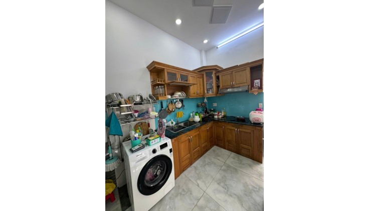 Bán nhà riêng tại Ba Đình, p8, Q8, HCM, 6,6 tỷ, 81m2, đẹp, nhiều tiện ích