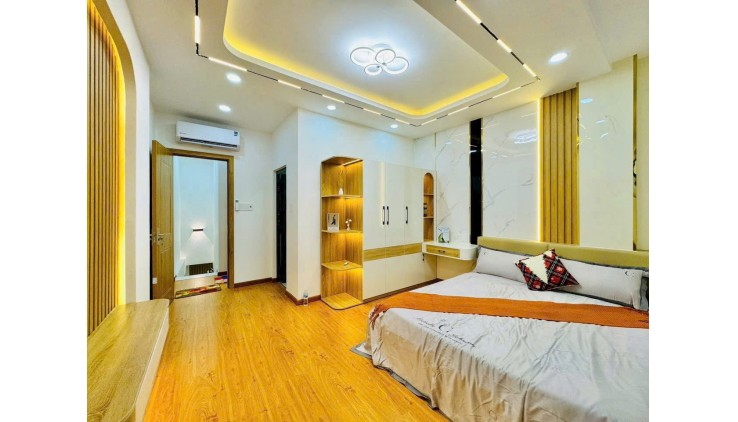Nhà đẹp - Hiện đại! hẻm XH Nguyễn Văn Đậu,p5, BT - (4.2 x 11m) - KC 3 tầng ST - Giá 7.450 tỷ TL
