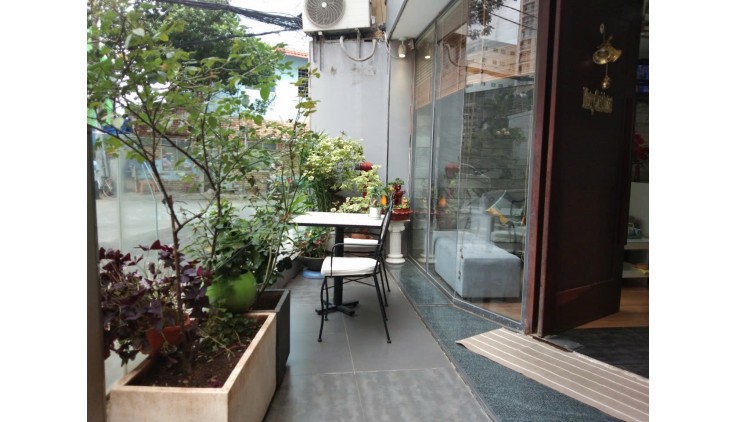 BIỆT THỰ ĐẸP GIÁ RẺ NGAY GIỮA Q3 Mặt tiền thụt 129bis Lý Chính Thắng góc 2 hẻm lớn