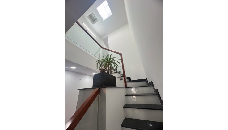 Mặt tiền kinh doanh đa nghành nghề,quận 8, Đường phạm hùng , 40m2  ,sổ đẹp, 5,2 tỷ