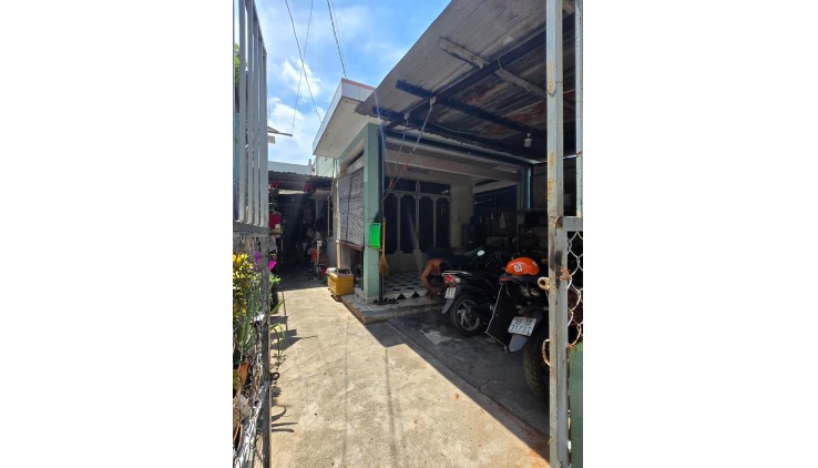 Bán nhà mặt phố Linh Xuân, Thủ Đức, 115m², 4.3 tỷ, sổ đỏ