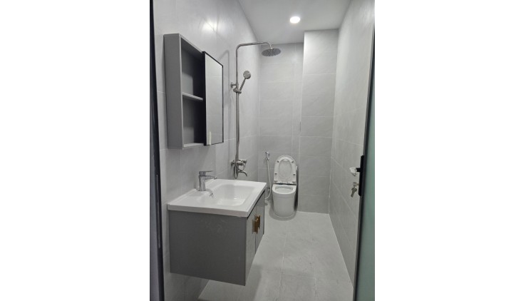 Bán nhà mặt phố Phước Thiện, Q.9, 65m², 5.2 tỷ, 3 tầng, 4PN, sổ đỏ