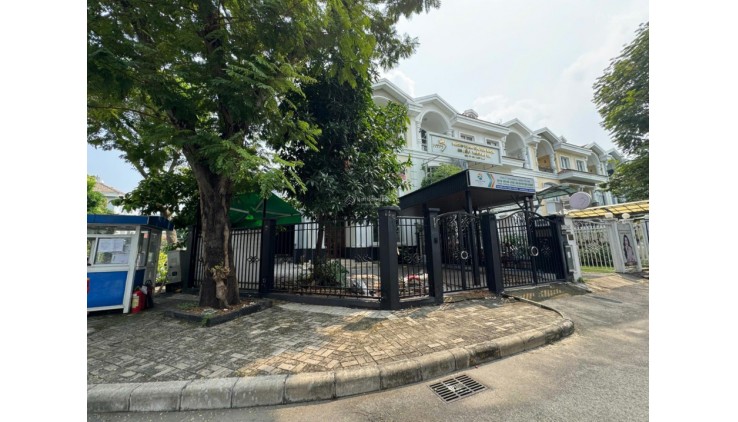 Bán biệt thự Mỹ Phú 3, Phú Mỹ Hưng căn góc đường lớn, Giá rẻ nhất thị trường. Chốt 65 tỷ