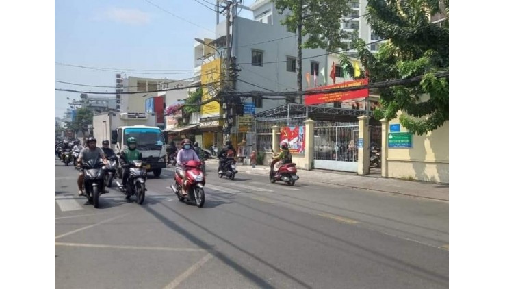 Bán nhà Gò Vấp , đường Lê Quang Định- kế hẻm xe hơi, gần mặt tiền, 4 x 12, 3 Pn , hơn 5 tỷ TL