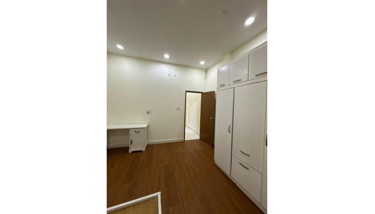 **Bán nhà hẻm CMT8 ** phường 5, Tân Bình; 4 x 22, 2 tầng - 7,5 tỷ