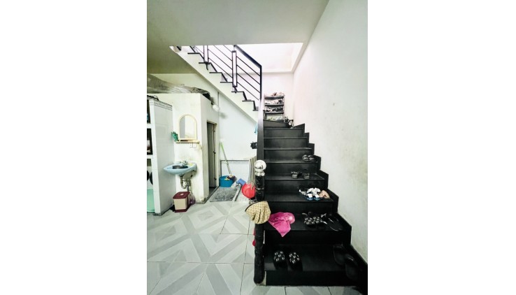 Bán nhà DT 100m2, Hẻm xe hơi 5m thông Đường Hoa Bình, Tân Phú