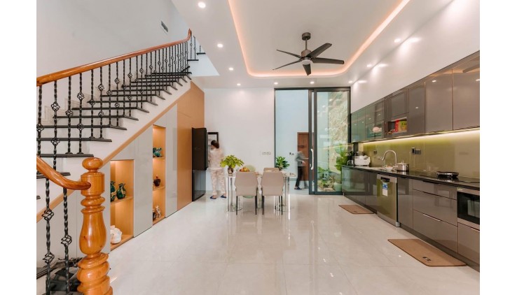**Bán nhà mặt tiền Lạc Long Quân, phường 10, Tân Bình; 4*19 - 15,7 tỷ