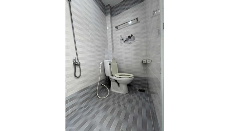 Nhà riêng HXHX chỉ 6,5 tỷ, 42 m2, 7PN, 7WC, Lũy Bán Bích, Q.TP đẹp, tiện ích
