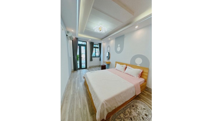 Cho thuê Penhouse 370 m2 ,4 pn 4 wc , 1 pn ,Cao Ốc Phú Nhuận 20 Hoàng Minh Giám
