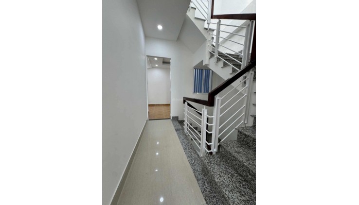 Nhà riêng HXHX chỉ 6,5 tỷ, 42 m2, 7PN, 7WC, Lũy Bán Bích, Q.TP đẹp, tiện ích
