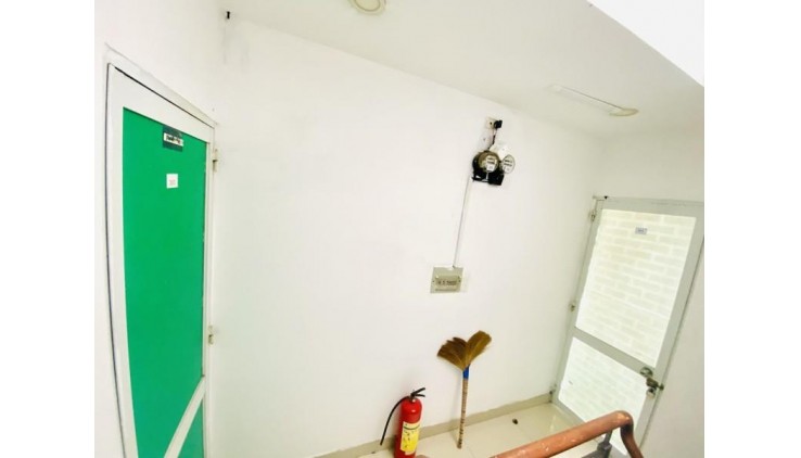 CHDV 5 TẦNG, DTSD 200M2, 10 PHÒNG, DÒNG TIỀN 40 TR/ TH GIÁ 8.6 TỶ KẾ BÊN LOTTEMART CITYLAND