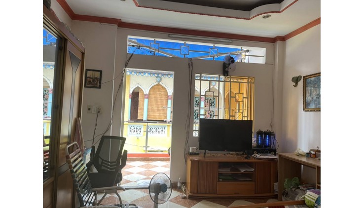 Nhà sát mặt tiền kinh doanh , Ngô Quyền quận 10 ,  4 tầng  47m2 , Sổ Vuông Hoàn Công Đủ ,  dưới 10 tỷ Tỷ