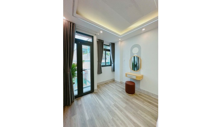 MẶT TIỀN PHÙNG VĂN CUNG Q.PHÚ NHUẬN, Giá 4.65  Tỷ.  DT 30m2.  1 Trệt 1 lững 1 lầu.