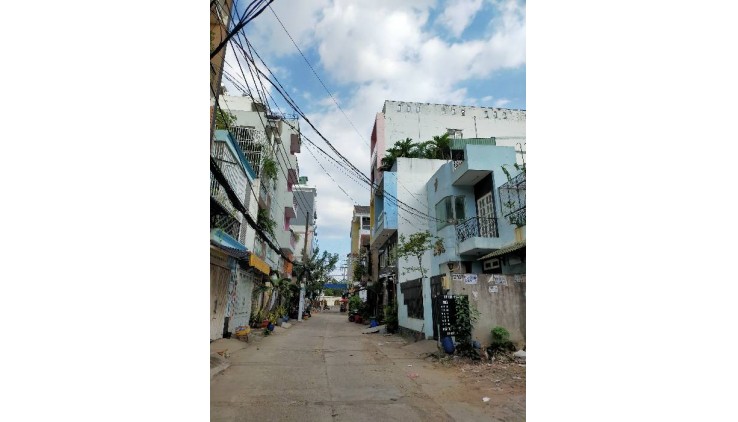 Bán nhà Bình Tân, giáp Tân Phú, 4x17, 3 tầng, hẻm 8m, 5.X Tỷ.