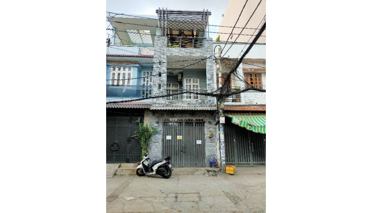 Bán nhà Bình Tân, giáp Tân Phú, 4x17, 3 tầng, hẻm 8m, 5.X Tỷ.