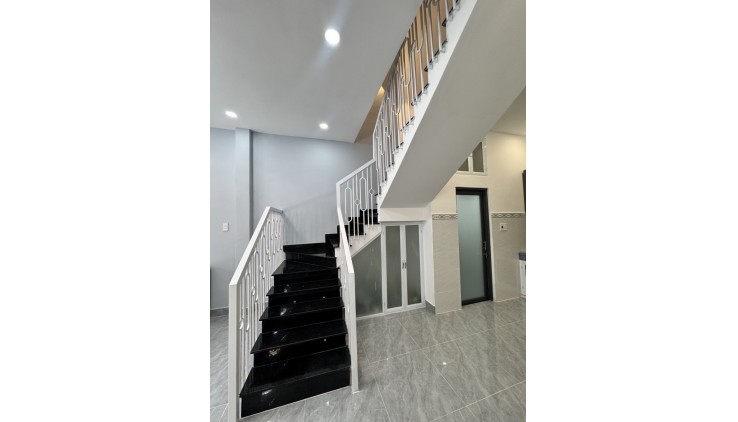 Bán nhà TÂN BÌNH – 40m² – 2 Tầng - Tặng nội thất - 3.95 Tỉ