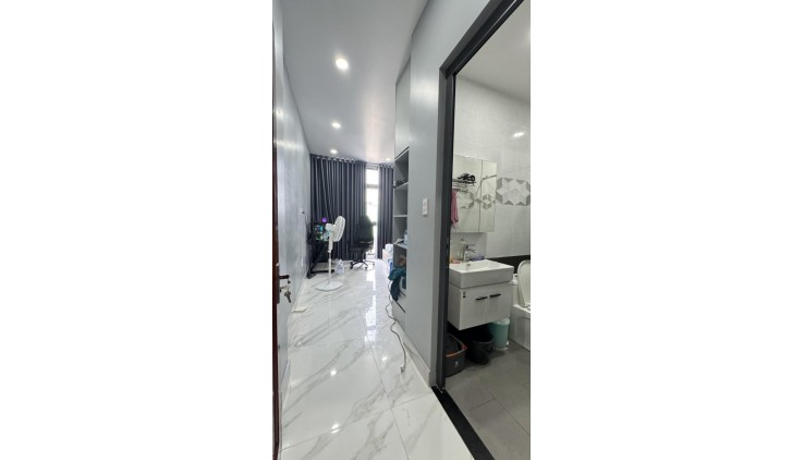 **Siêu phẩm căn góc Nguyễn Trọng Tuyển**, P1 Tân Bình 43m2; 4L - 11 tỷ