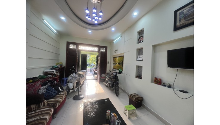 Bán Nhà Đẹp Đường Nhánh Bùi Tá Hán – Hầm Lửng 2 Lầu ST – Chỉ 18.2 Tỷ
