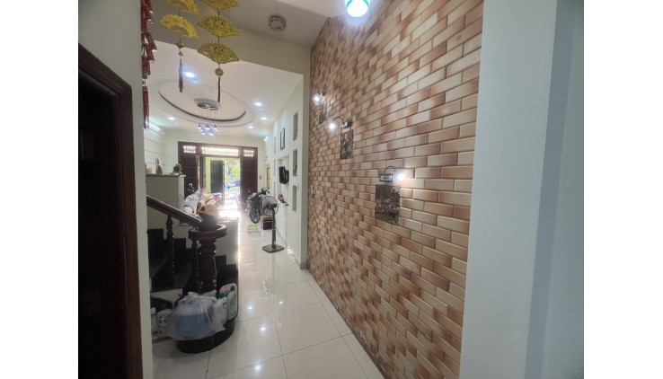 Bán Nhà Đẹp Đường Nhánh Bùi Tá Hán – Hầm Lửng 2 Lầu ST – Chỉ 18.2 Tỷ