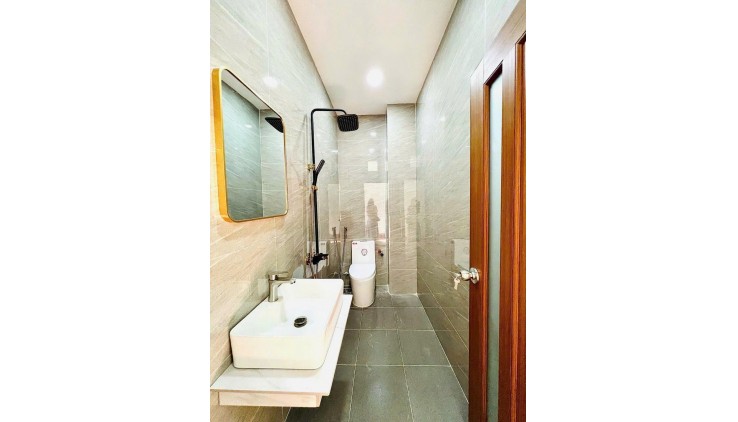 Bán gấp giảm ngay 400tr, nhà đẹp TK 4PN, 3WC, 141m2 tại Rio Casa, Nguyễn Duy Trinh, Q9, chỉ 5,05 tỷ