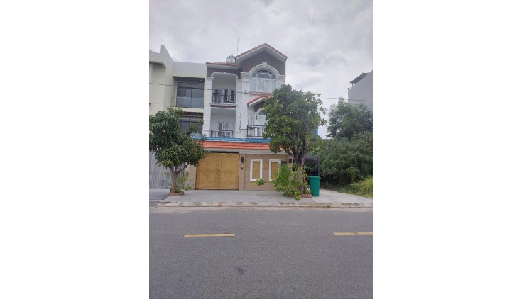 Biệt Thự Mặt Phố 49,Tân Quy,Q7,TPHCM,120m2 giá 26 tỷ. 7 lầu .
