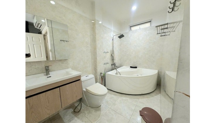 Bán biệt thự phố Tân Quy 
Nguyễn Thị Thập Trung tâm Q7 

NGANG 4 X 17 - ĐÚC BÊ  TÔNG
CÓ 130 TRIỆU M2