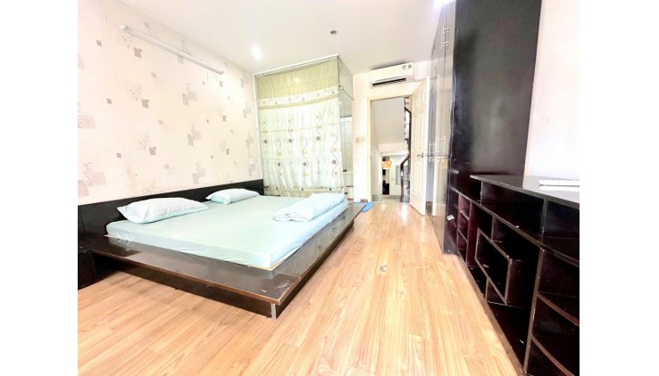 Bán biệt thự phố Tân Quy 
Nguyễn Thị Thập Trung tâm Q7 

NGANG 4 X 17 - ĐÚC BÊ  TÔNG
CÓ 130 TRIỆU M2