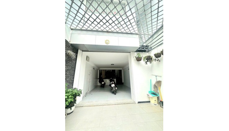 Bán biệt thự phố Tân Quy 
Nguyễn Thị Thập Trung tâm Q7 

NGANG 4 X 17 - ĐÚC BÊ  TÔNG
CÓ 130 TRIỆU M2